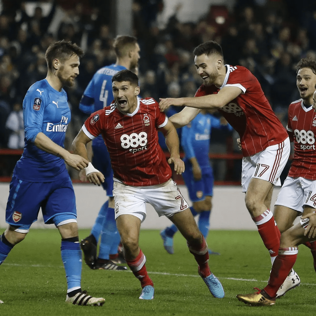 足坛都在追 足坛都在追